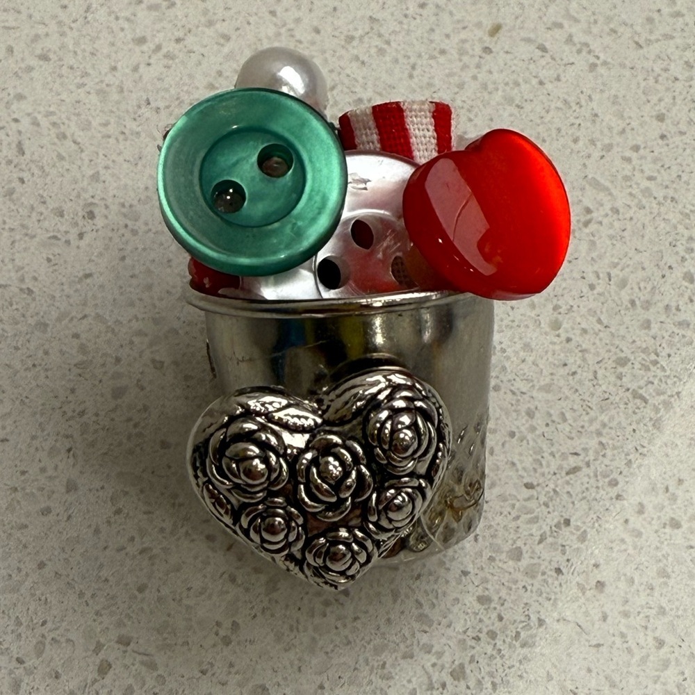 Sewing Themed Brooch Pin Thimble Buttons Fabric Notions Silver Tone Heart - Picture 2 of 8